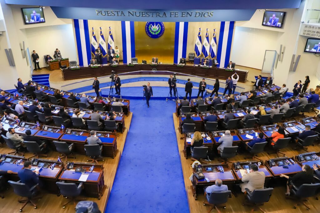 Congreso El Salvador - Comercios Pedirán Datos De Compradores Por Montos Superiores A $25 Mil
